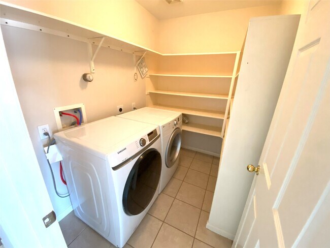 Building Photo - 2615 Elder Park Ct