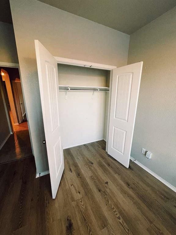 Building Photo - 321 Parrot Tulip View