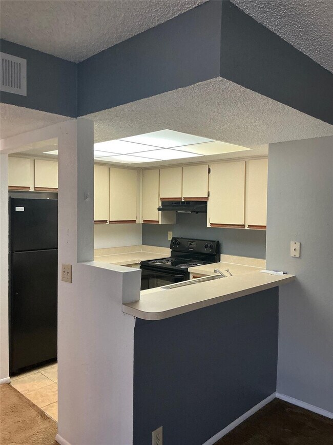 Building Photo - 1530 SE Royal Green Cir