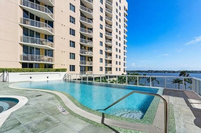 Building Photo - 1551 N Flagler Dr