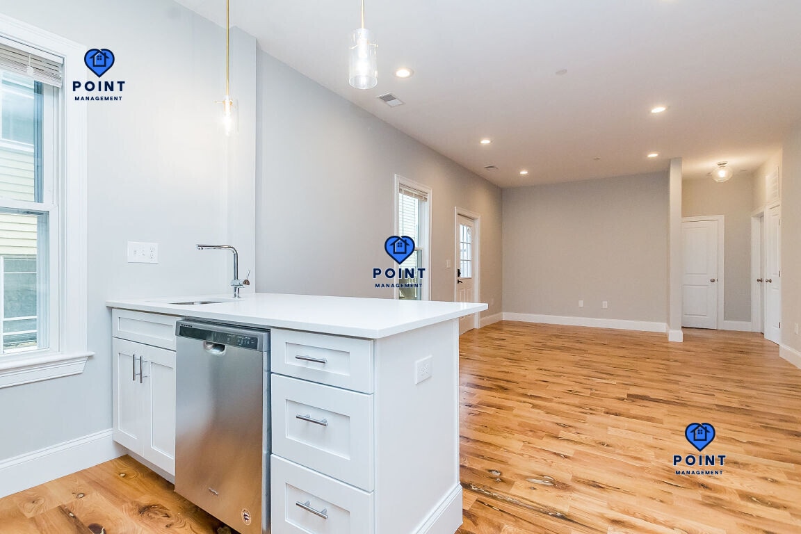 Building Photo - 244 Leyden St