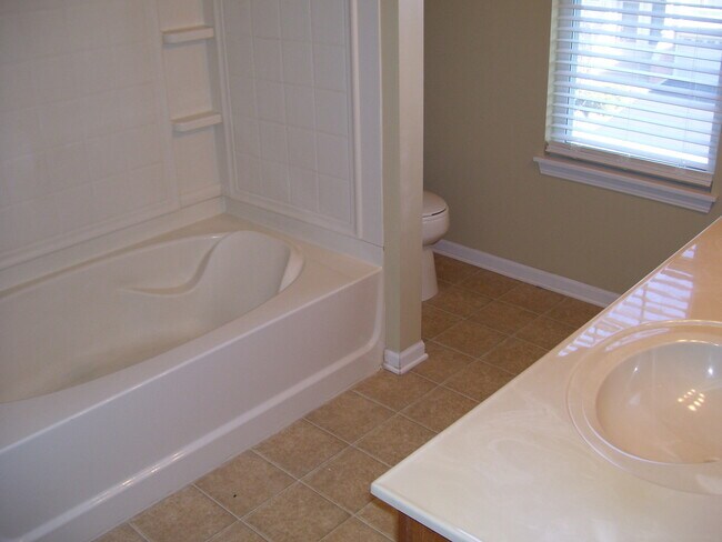 Building Photo - 3376 Bradbury Cir
