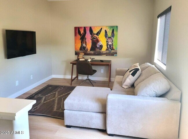 Building Photo - 6119 E Knolls Way N