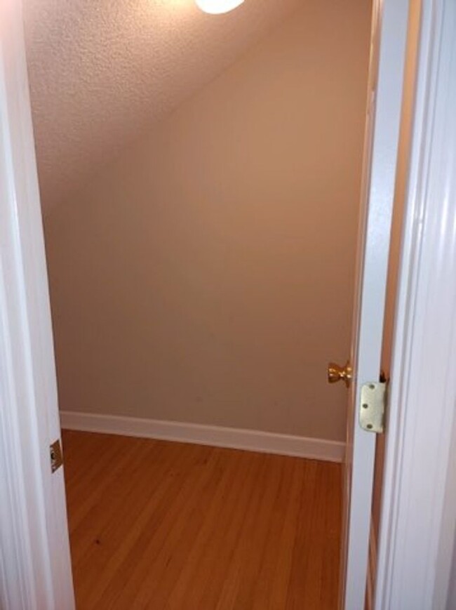Building Photo - Spacious 4-Bedroom Home - Available for Rent!