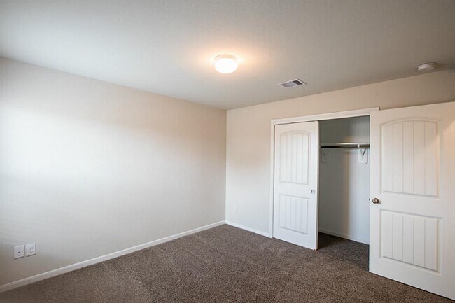 Building Photo - 12111 Parade Park Pl