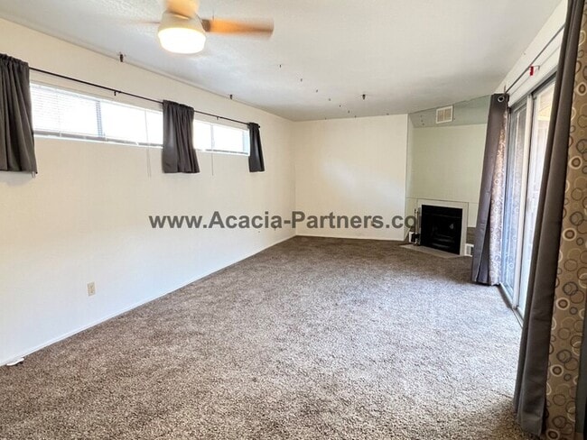 Building Photo - One Bedroom Condo