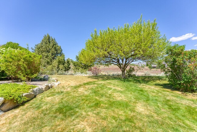 Building Photo - Interior Style you want, in the School zones you want, Plus Panoramic Views!