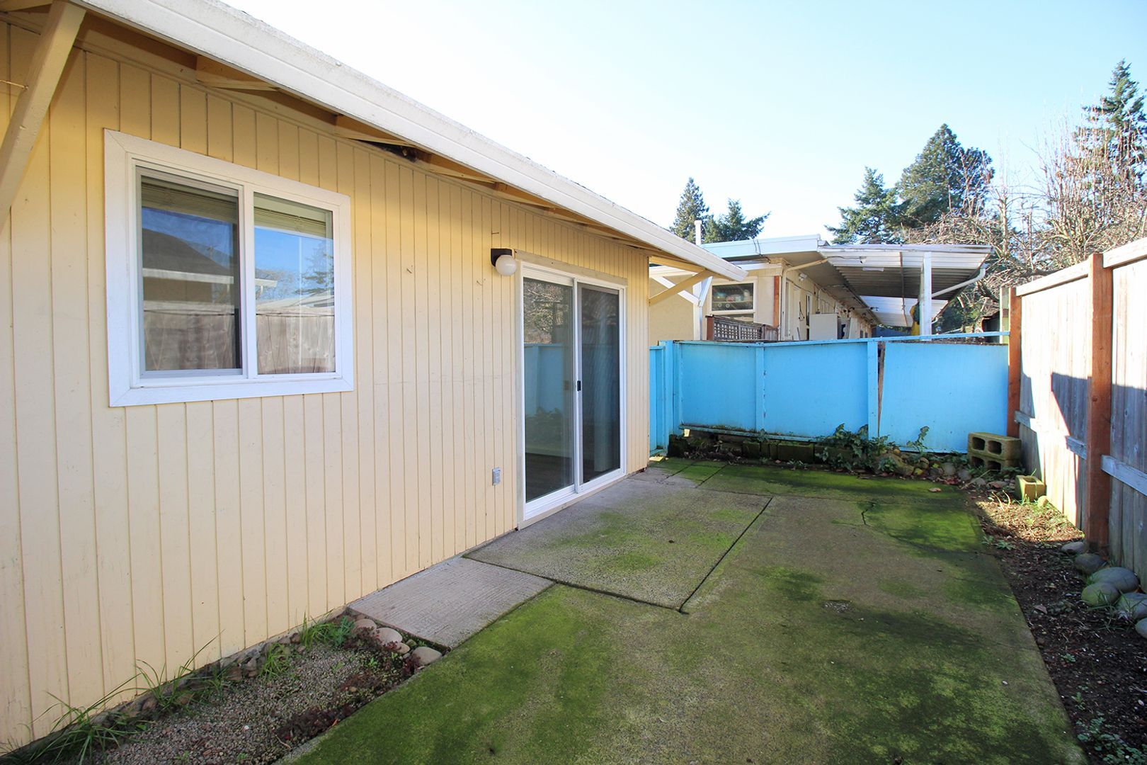 Building Photo - 6213-6217 SE Fern Ave