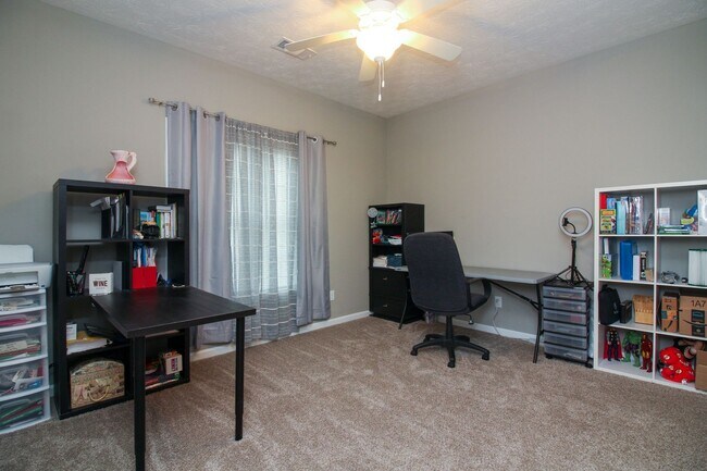 Building Photo - Newer 3 bedroom, 2 bath Phenix City Home w...