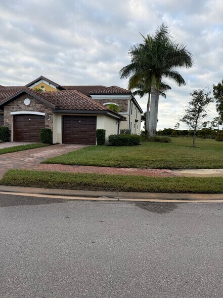 Building Photo - 9532 Avellino Way