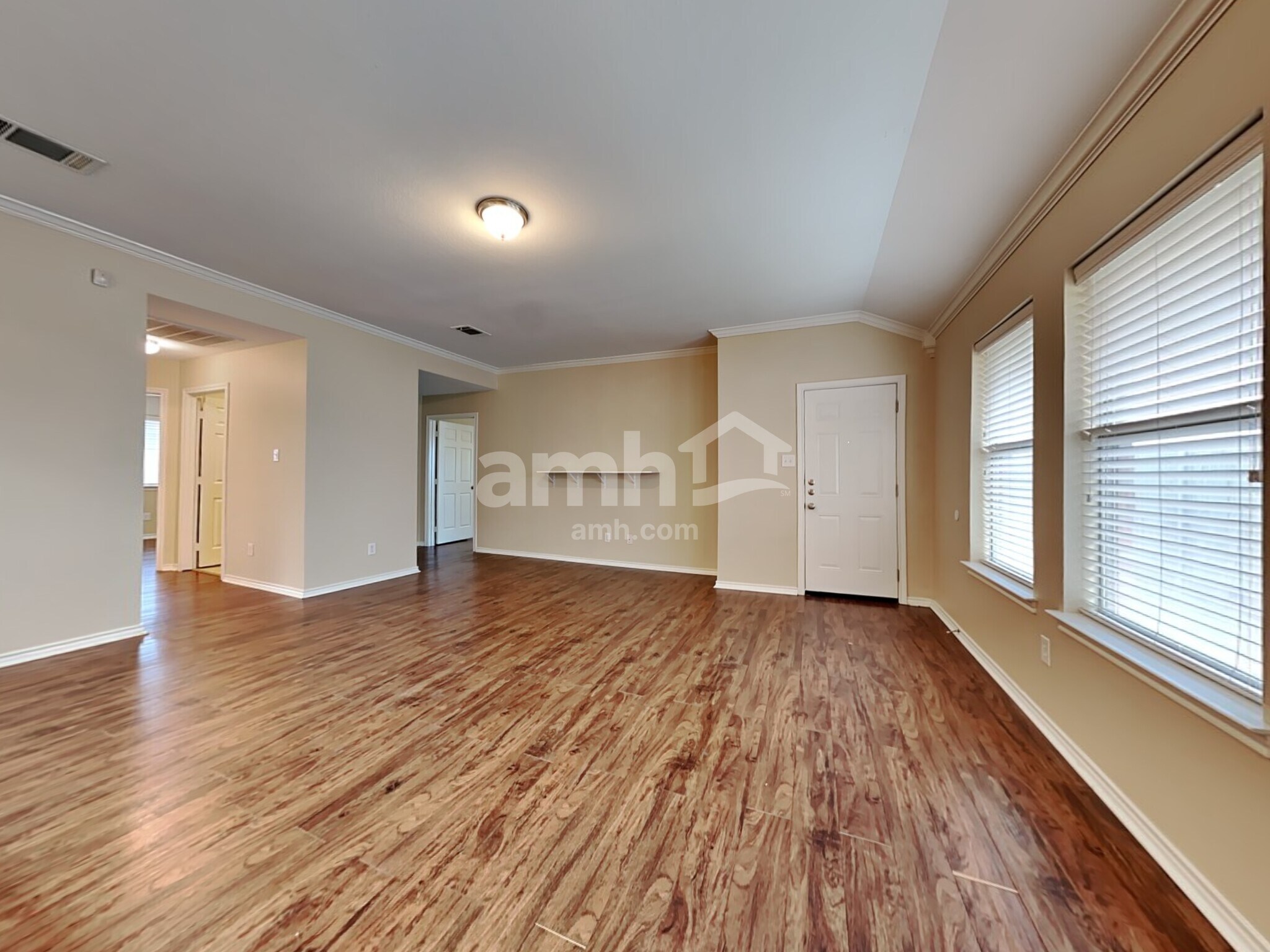 Building Photo - 1004 Lake Ridge Dr