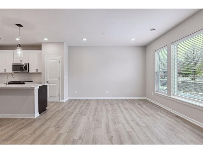 Building Photo - 2438 N Blossom Cir