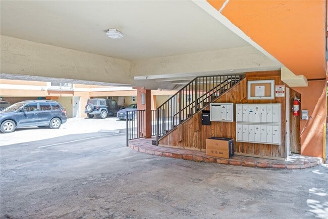 Building Photo - 1611 SW 2nd Ct