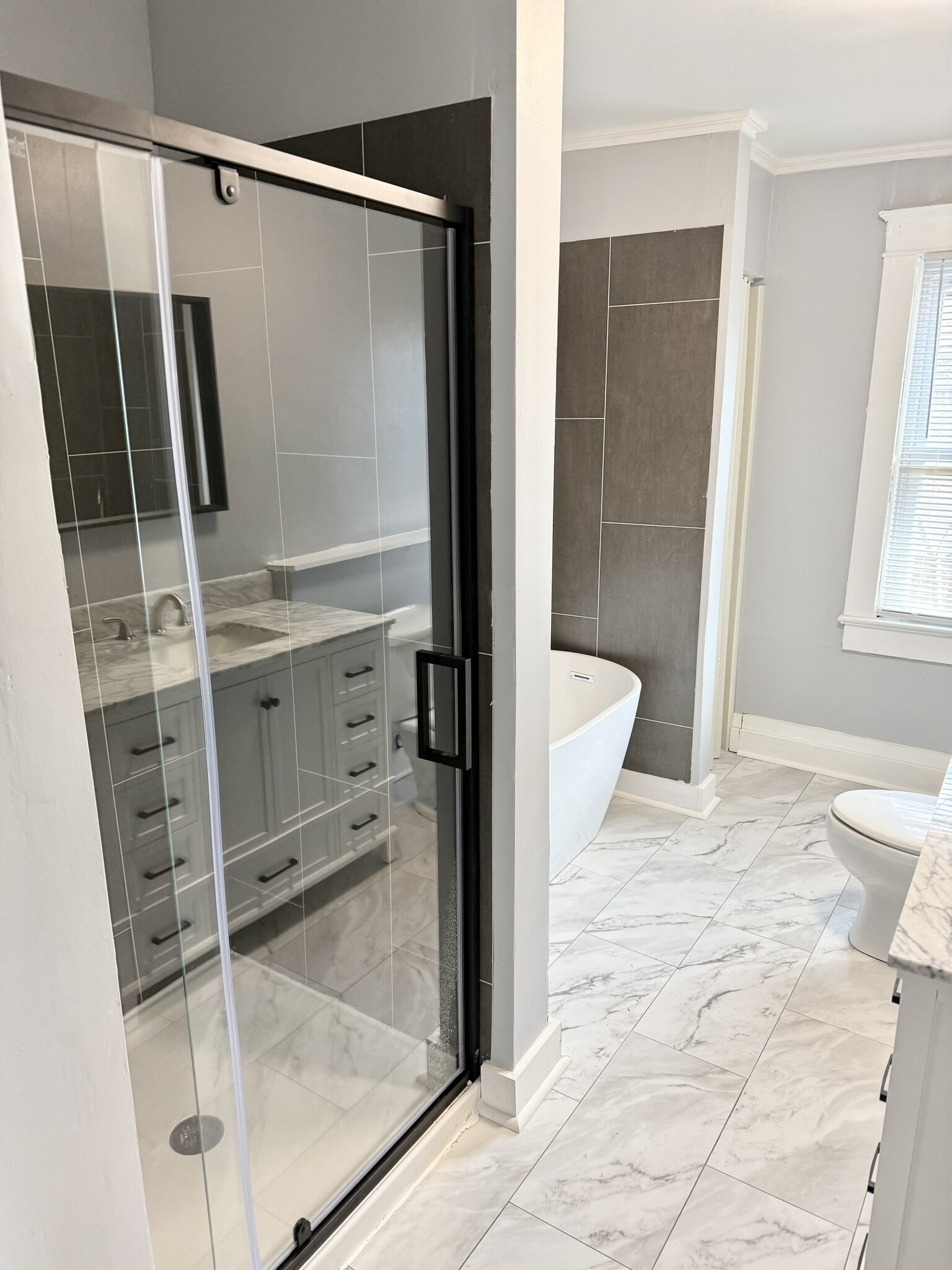 Bathroom 1 - 4206 Urn St