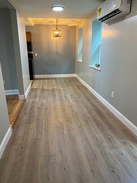 Dining space or work from home space. - 3054 S Pike Ave