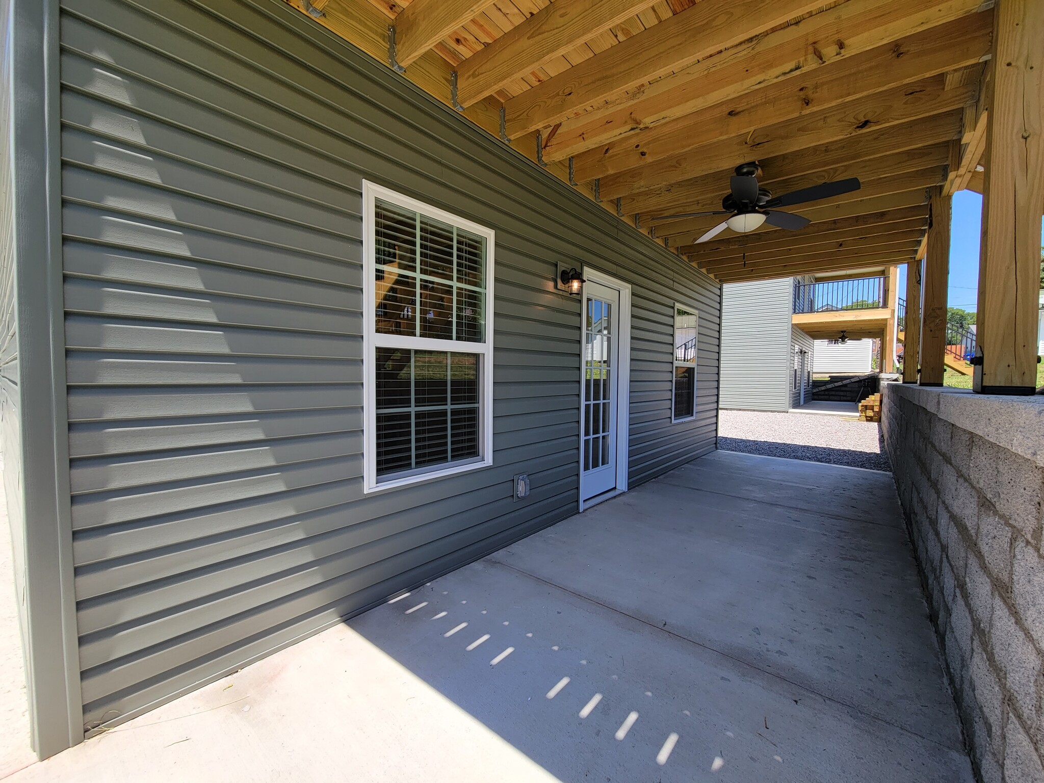 Back Patio - 517 Hendrickson St