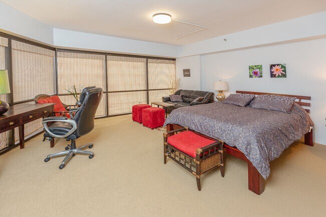 Building Photo - 1 BD Fully Furnished Downtown Location