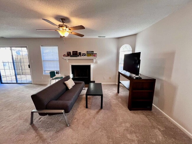 Building Photo - Beautiful 2-Bedroom End Unit Townhome in Ocean Lakes!