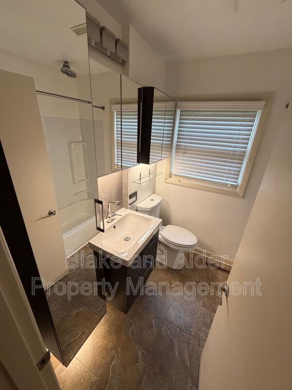 Building Photo - 5226 SE Clinton St