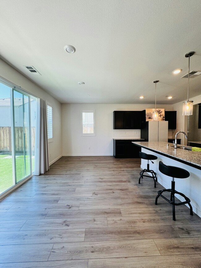 Building Photo - 5473 Guenoc Valley Ln