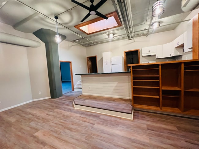 Building Photo - 311 N 8th St