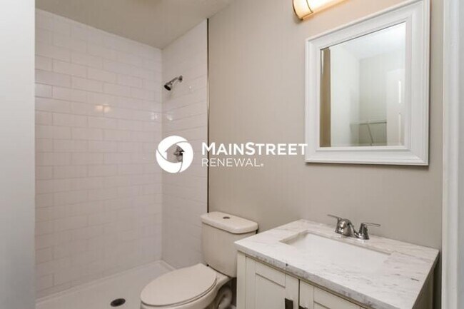 Building Photo - 4 Bedroom Pet-Friendly Home in Louisville, KY with Main Street Renewal