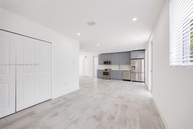 Building Photo - 3787 Thomas Ave