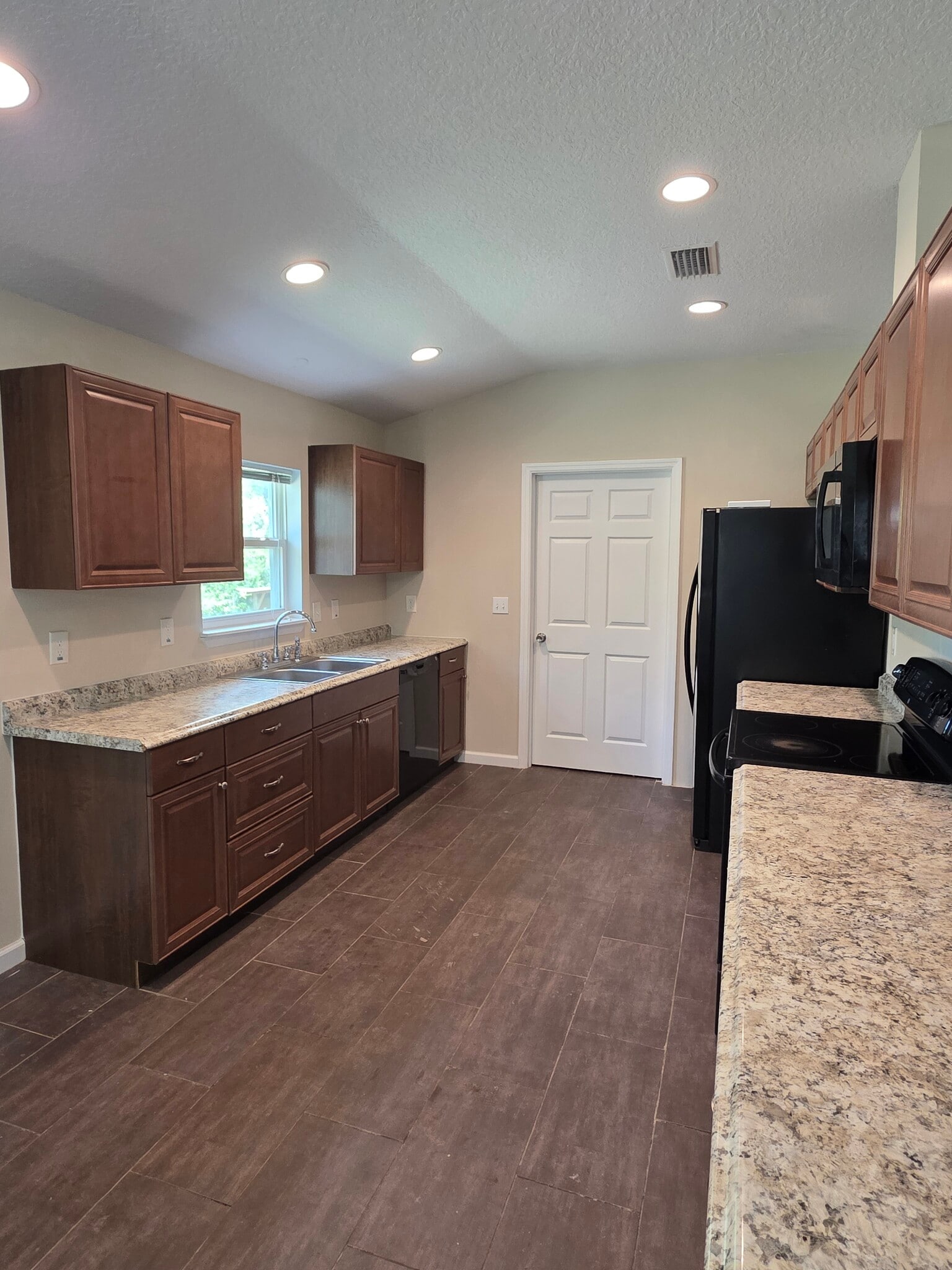 Building Photo - 5140 SE 29th St