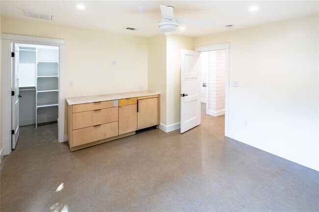Building Photo - 4504 Greenbriar Ct