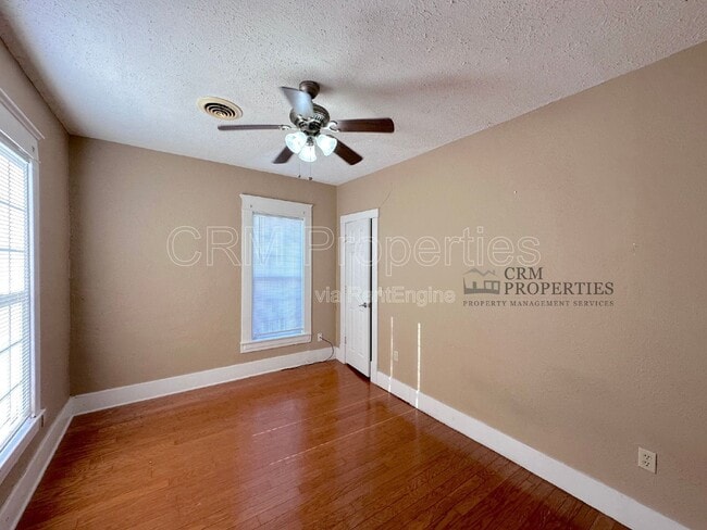 Building Photo - 1021 S Purdum St