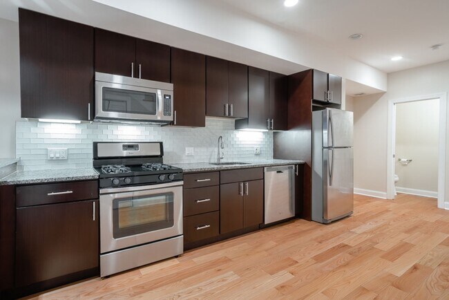 Building Photo - 724 N 3rd St