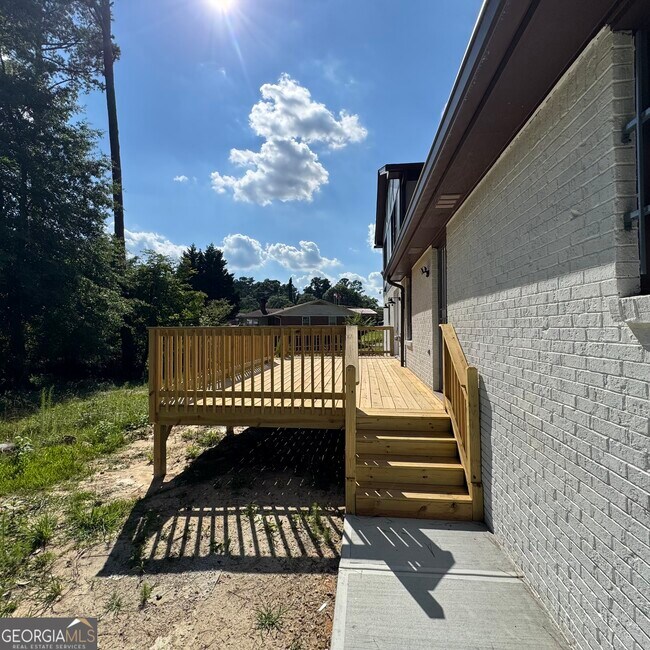 Building Photo - 6571 Rock Springs Rd