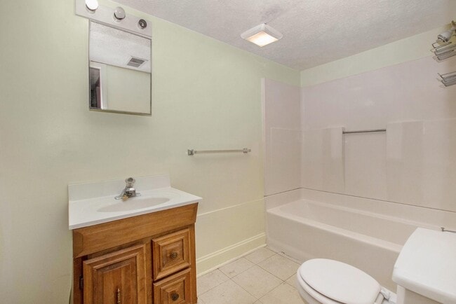 Building Photo - 209 E Mt Hope Ave