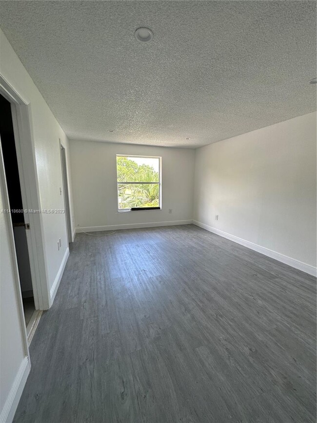 Building Photo - 2050 SW 122nd Ave