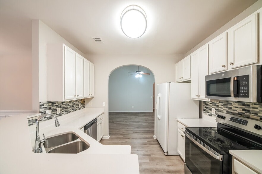 Building Photo - 2650 Neighborhood Walk