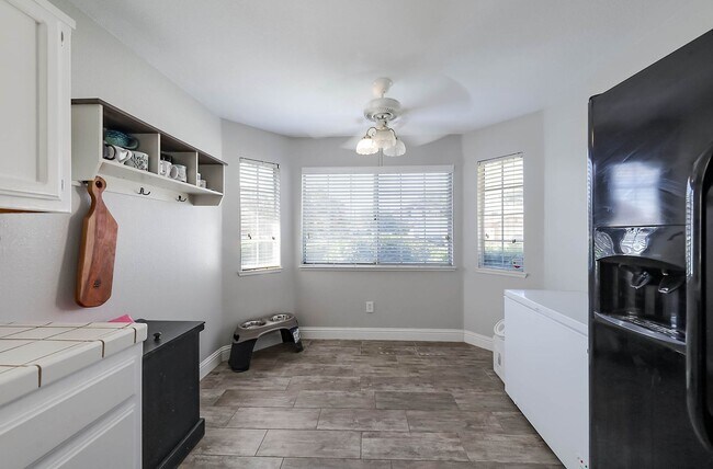Building Photo - 3 Bedrooms with an office in Southwest Bakersfield!!