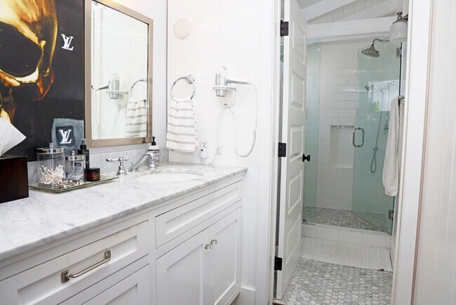 Building Photo - Lido Isle Rental