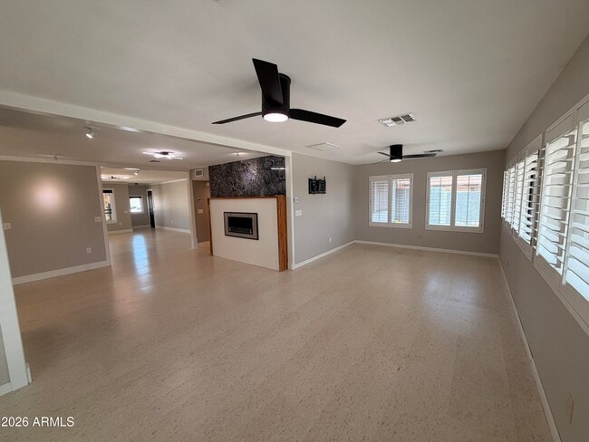 Building Photo - 13139 W Seville Dr