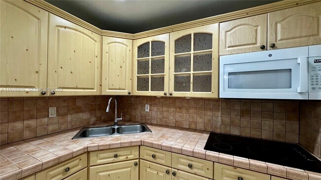 Building Photo - 7825 NE Bayshore Ct