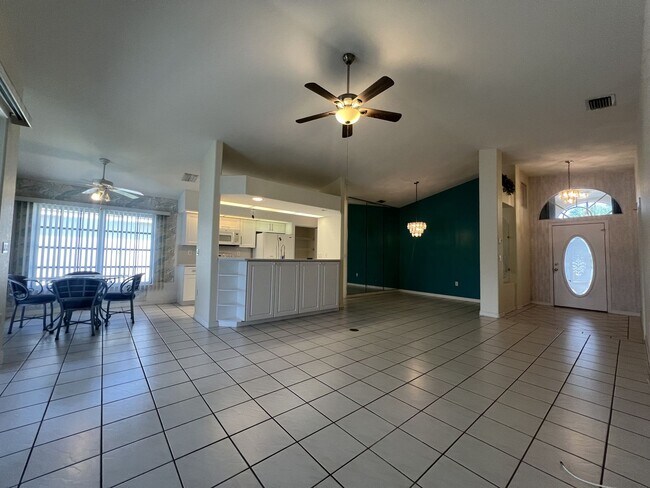 Building Photo - $2,095 ** AVAIL 9/1/25 ** LAKE SUZY ** 3 Bed / 2 Bath, Single Family Home with Lake View