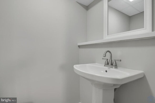 Building Photo - 2308 Wagon Wheel Ct
