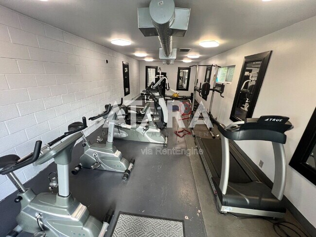 Building Photo - 650 N 300 W