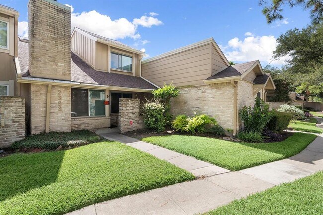 Building Photo - 2383 Crescent Park Dr