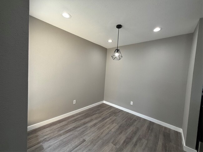 Building Photo - 3300 Pebblebrook Dr