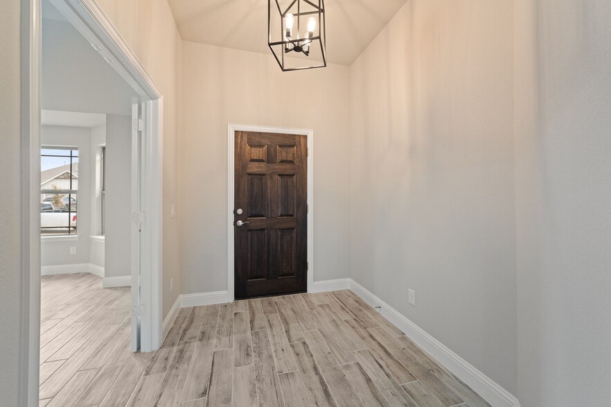 Building Photo - 612 Kyle Dr