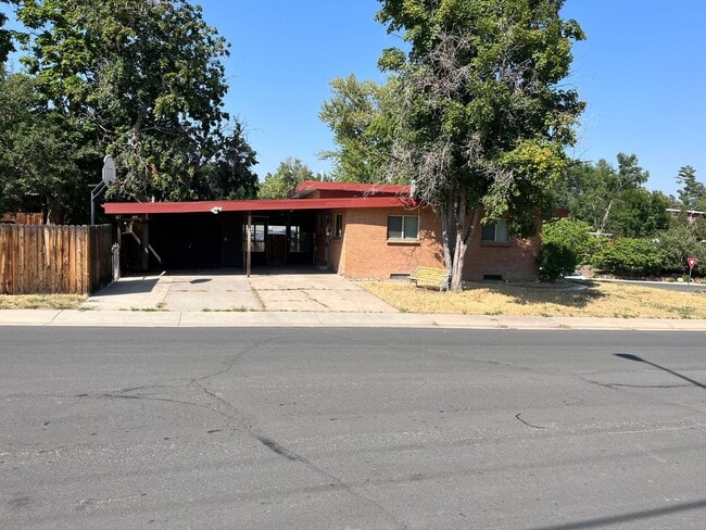 Building Photo - Amazing price amazing location 3+ bedroom house available 9/26