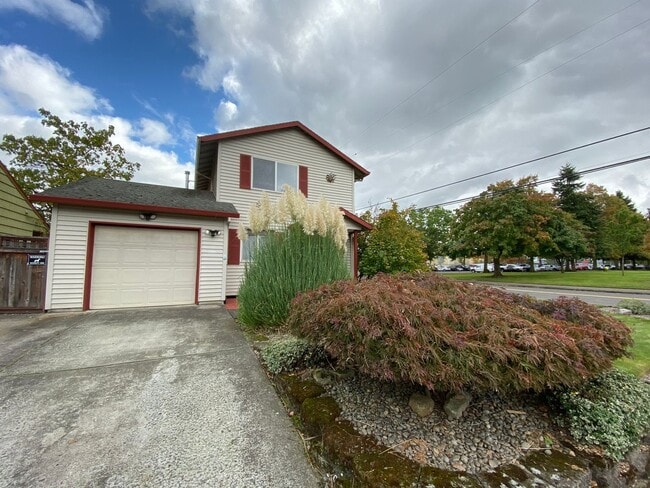 Building Photo - Great Duplex Unit with Attached Garage, Covered Patio, and Two Primary Suites