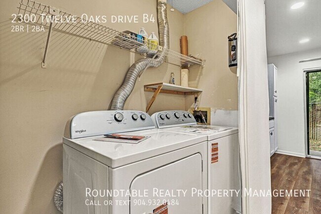 Building Photo - 2300 Twelve Oaks Dr