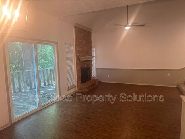 Building Photo - 1404 Mary Lee Ln