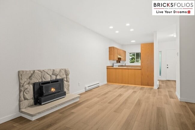 Building Photo - Live Steps from Microsoft | Stylish 2BR Condo with Fireplace & Parking